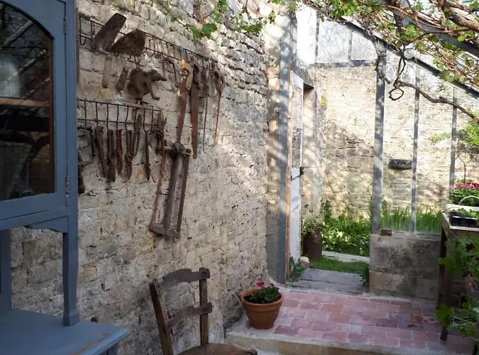 Les Lilas De Bellefontaine Nocleg ze śniadaniem 4*