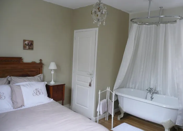 Les Lilas De Bellefontaine 4*