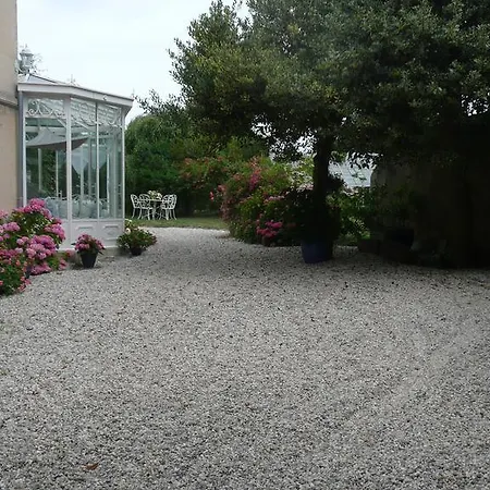 Les Lilas De Bellefontaine Bed & Breakfast