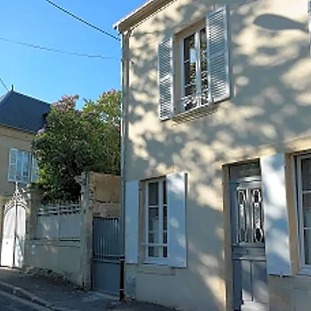 Les Lilas De Bellefontaine 4*